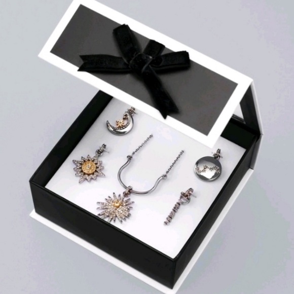 *LAST ONE* WHBM Celestial Charm Gift Set Necklace - Picture 2 of 5